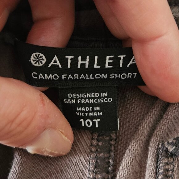 Athleta Camo Farallon Short - Size 10T - Picture 4 of 6